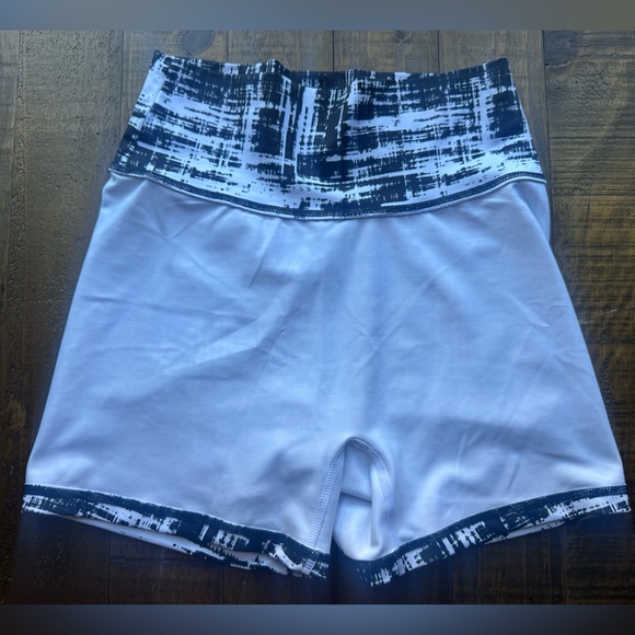 Buffbunny Collection Shorts - Picture 7 of 8